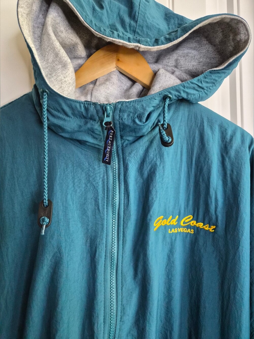 XL Gold Coast Hotel Las Vegas Vintage Outdoors Hooded Windbreaker Jacket Casino